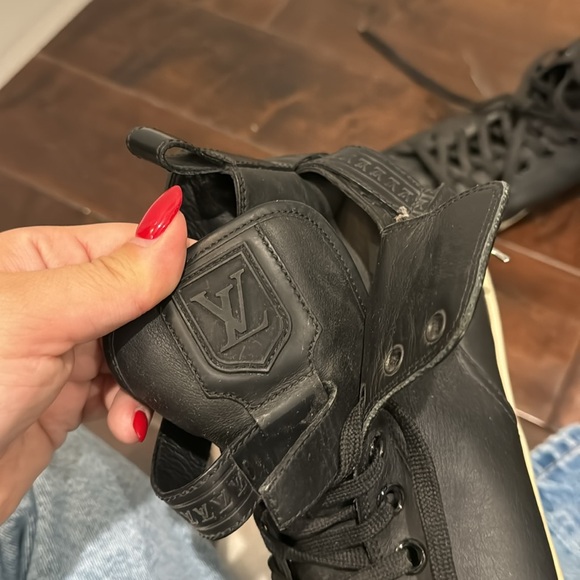 Louis Vuitton Men’s High Top Black Leather Buckle Sneakers *100% Authentic* - Picture 7 of 7